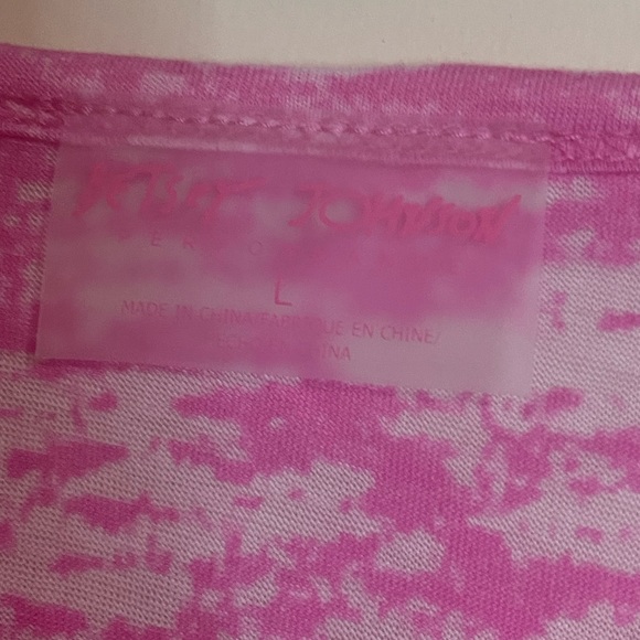 Pink Betsey Johnson tshirt. 3/4 sleeve - Picture 3 of 3